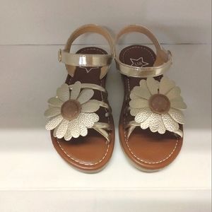 Girl's daisy sandals
